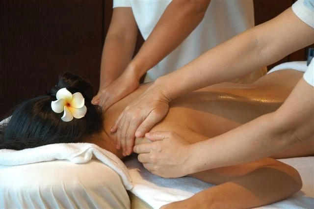 4 hands massage